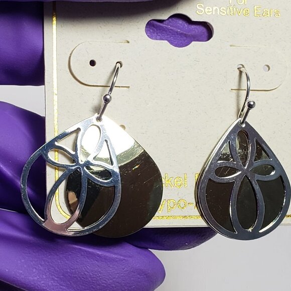 Polished Gold Tone Plate, Silver tone Filigree design Teardrop Earrings - Women - Picture 3 of 9